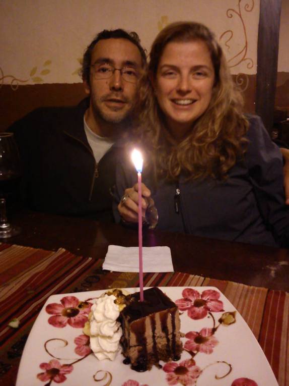 Bolo de aniversário no Tiesto, excelente restaurante de Cuenca, no Equador